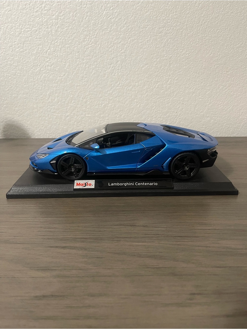 Lamborghini Centenario Blue Sports Car Model - Picture 3 of 6